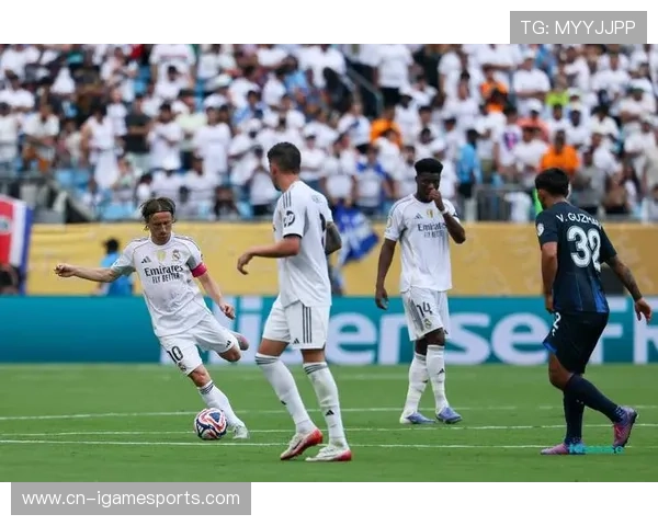 战术复盘:皇马客胜比利亚雷亚尔,阿隆索如何调整激活姆巴佩。 战术复盘:皇马客胜比利亚雷亚尔,阿隆索如何调整激活姆巴佩。